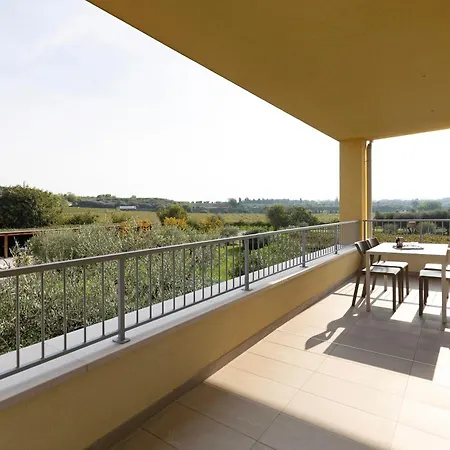 Le Campagnole Red Apartment *